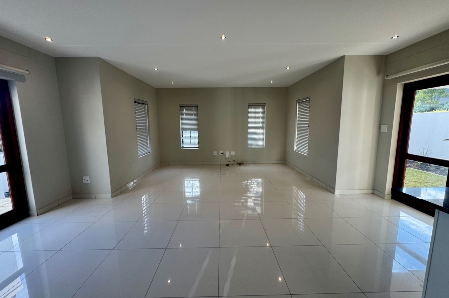 To Let 3 Bedroom Property for Rent in Graanendal Western Cape